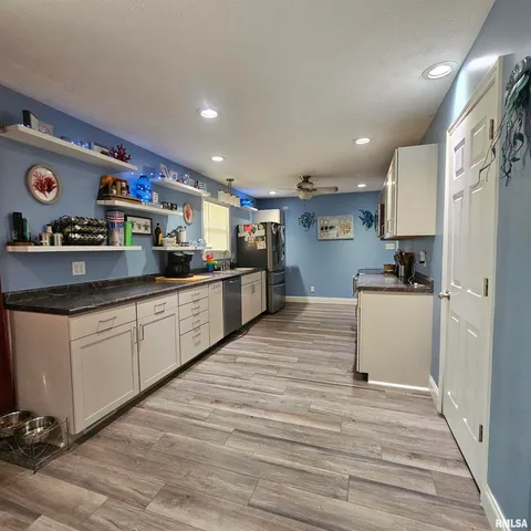 $230,000 | 1011 Blueberry Hill Avenue, Mount Vernon, IL 62864