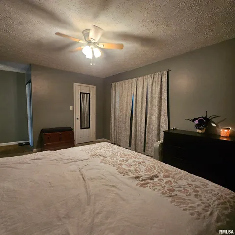 $230,000 | 1011 Blueberry Hill Avenue, Mount Vernon, IL 62864