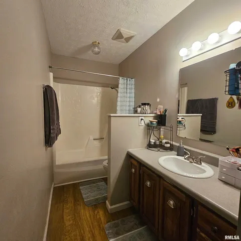 $230,000 | 1011 Blueberry Hill Avenue, Mount Vernon, IL 62864