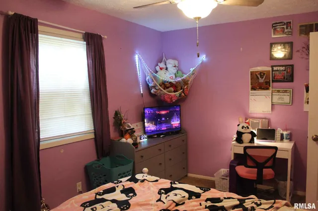 $230,000 | 1011 Blueberry Hill Avenue, Mount Vernon, IL 62864