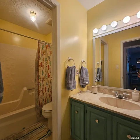 $230,000 | 1011 Blueberry Hill Avenue, Mount Vernon, IL 62864