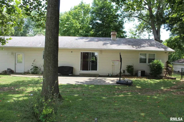 $230,000 | 1011 Blueberry Hill Avenue, Mount Vernon, IL 62864