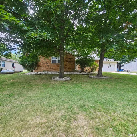 $230,000 | 1011 Blueberry Hill Avenue, Mount Vernon, IL 62864