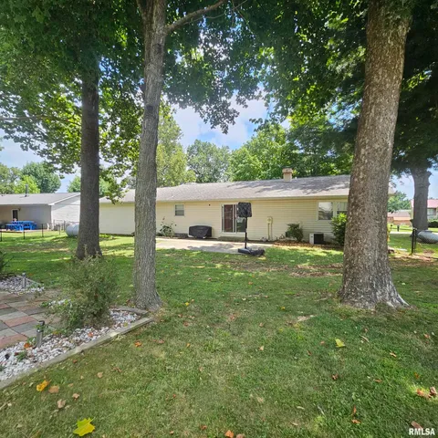 $230,000 | 1011 Blueberry Hill Avenue, Mount Vernon, IL 62864