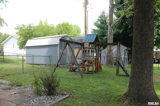 $230,000 | 1011 Blueberry Hill Avenue, Mount Vernon, IL 62864