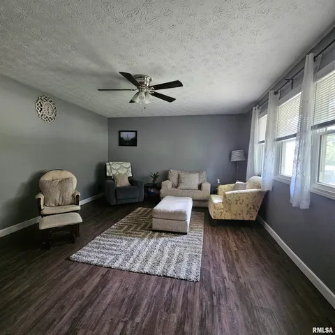 $230,000 | 1011 Blueberry Hill Avenue, Mount Vernon, IL 62864