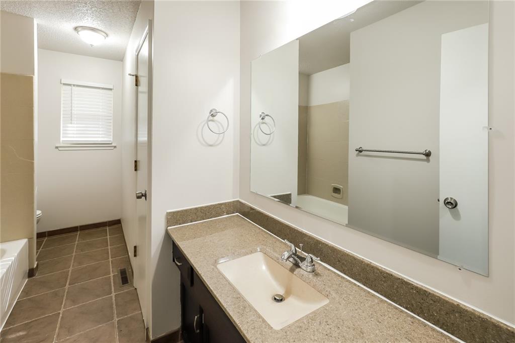 1401 Northeast 114 Street Kansas City, MO 64155 - Photo 12 of 17