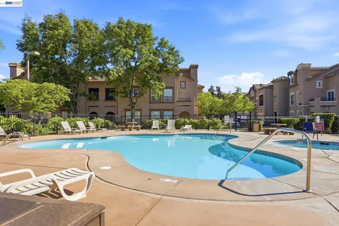 $325,000 | 5350 Dunlay Drive, Unit 412, Sacramento, CA 95835