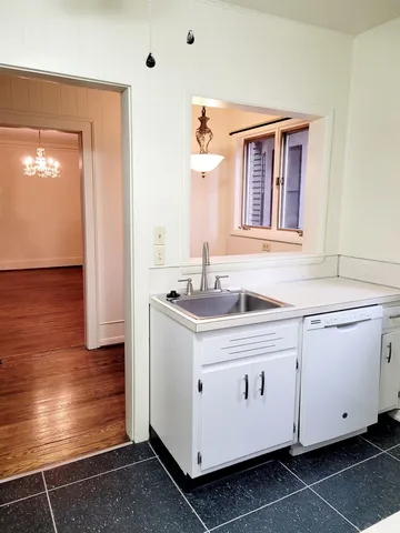 $1,600 | 1223 West Wayne Street, Fort Wayne, IN 46802