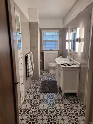 $1,600 | 1223 West Wayne Street, Fort Wayne, IN 46802