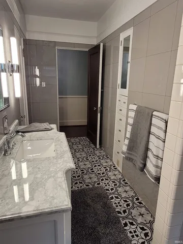 $1,600 | 1223 West Wayne Street, Fort Wayne, IN 46802