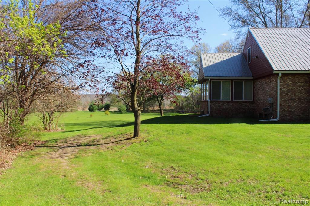 9170 Bennett Lake Road Fenton, MI 48430 - Photo 5 of 79