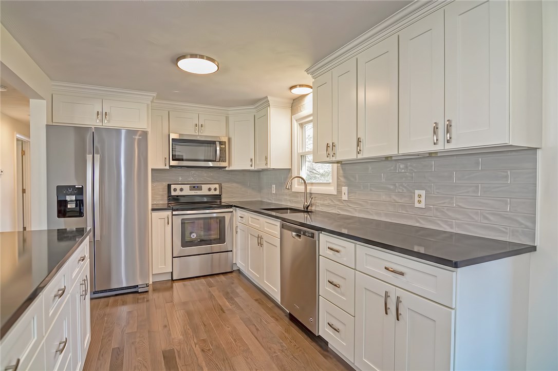 103 Nancy Court Woonsocket, RI 02895 - Photo 8 of 39 Gallery Image 8