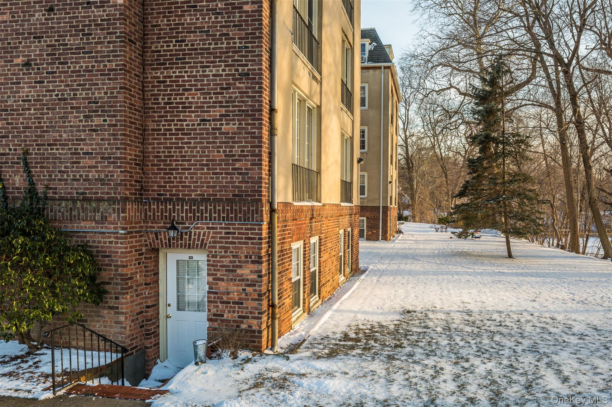 9 Alden Place, Unit G9 Bronxville, NY 10708 - Photo 11 of 11 a view of a brick building