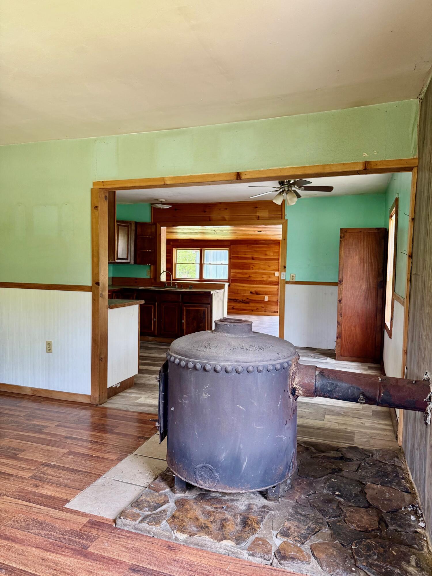 387 Old Fincastle Road Zoe, KY 41397 - Photo 7 of 76 IMG_3528