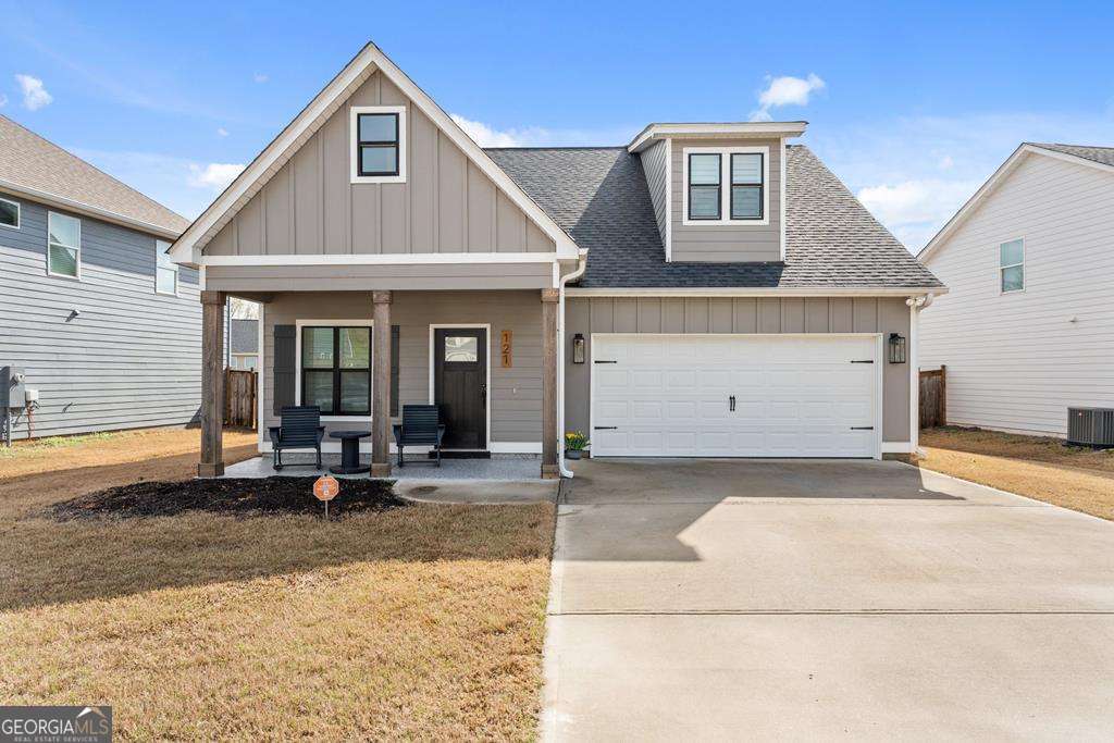 121 Cedar Pk Way Carrollton, GA 30117 - Photo 2 of 33 a front view of a house with a sitting area