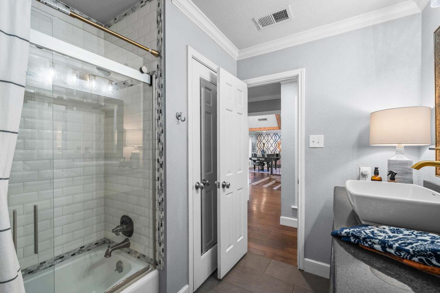 3114 76th Street Lubbock, TX 79423 - Photo 60 of 77 a bathroom with a bath tub and shower