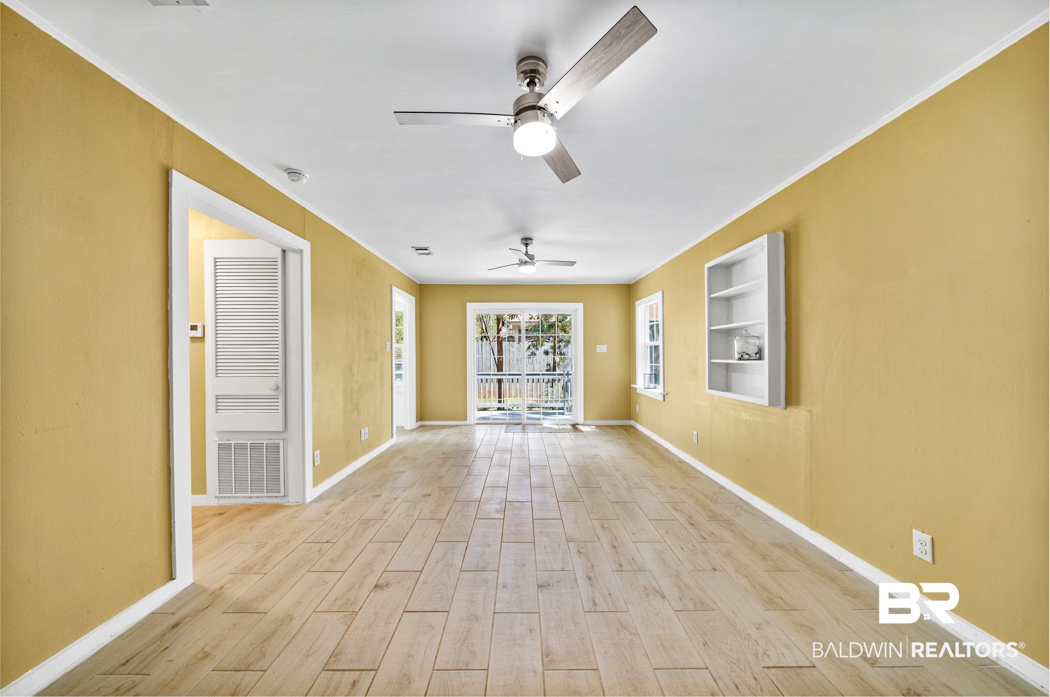 404 Grand Avenue Fairhope, AL 36532 - Photo 6 of 21 Lvg/Dng Opposite View
