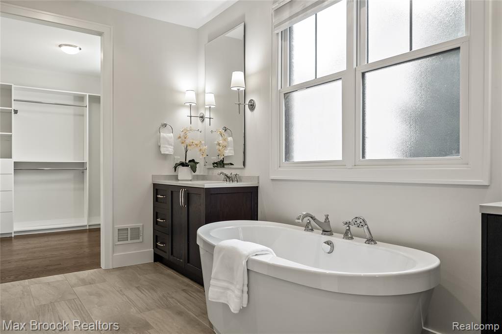 1180 Manchester Road Birmingham, MI 48009 - Photo 27 of 45