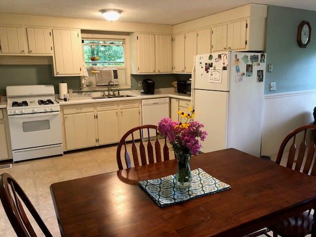 77 Danforth Road China, ME 04358 - Photo 6 of 20 Kitchen