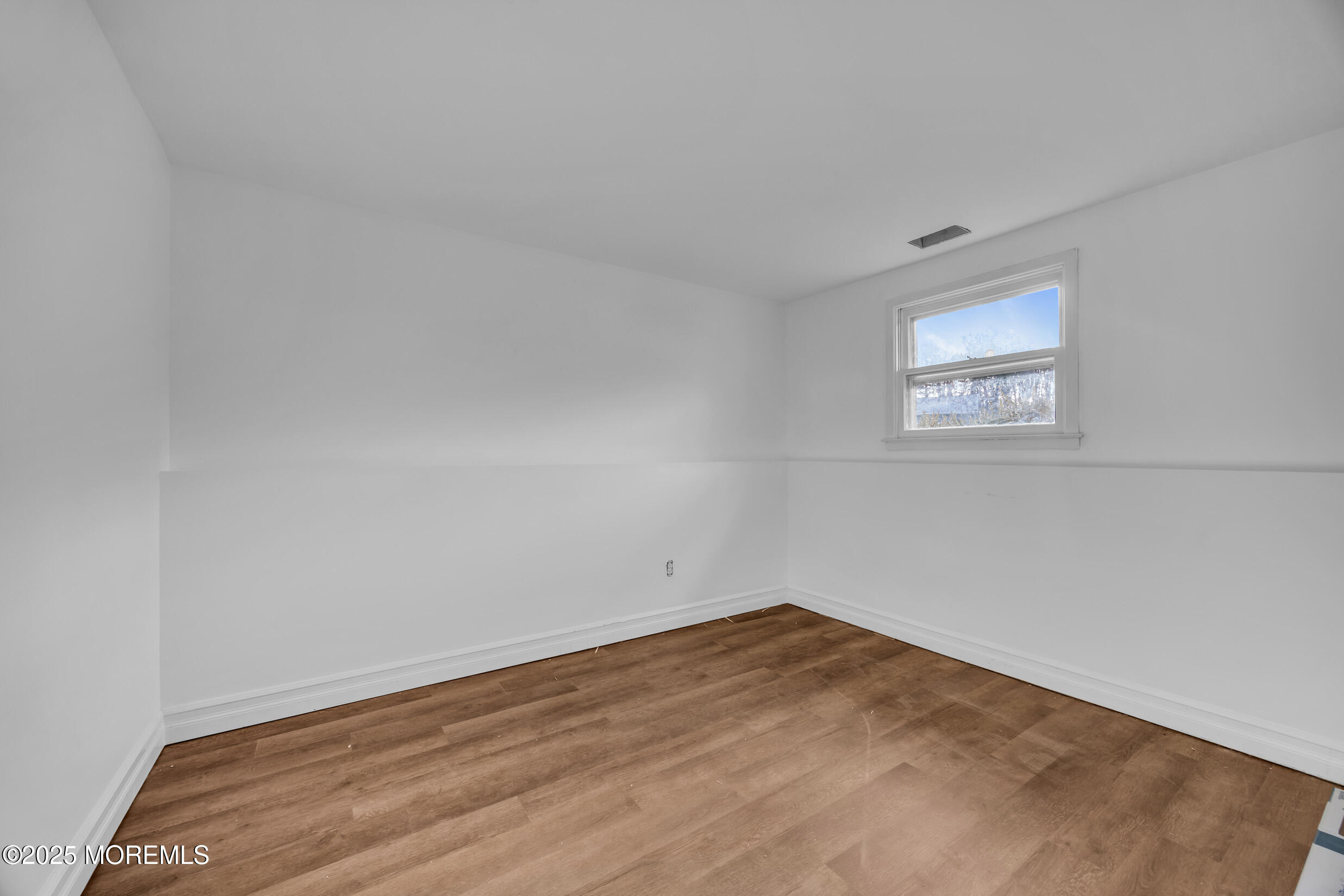 107 Old Bridge Drive Howell, NJ 07731 - Photo 20 of 26 5 (16)