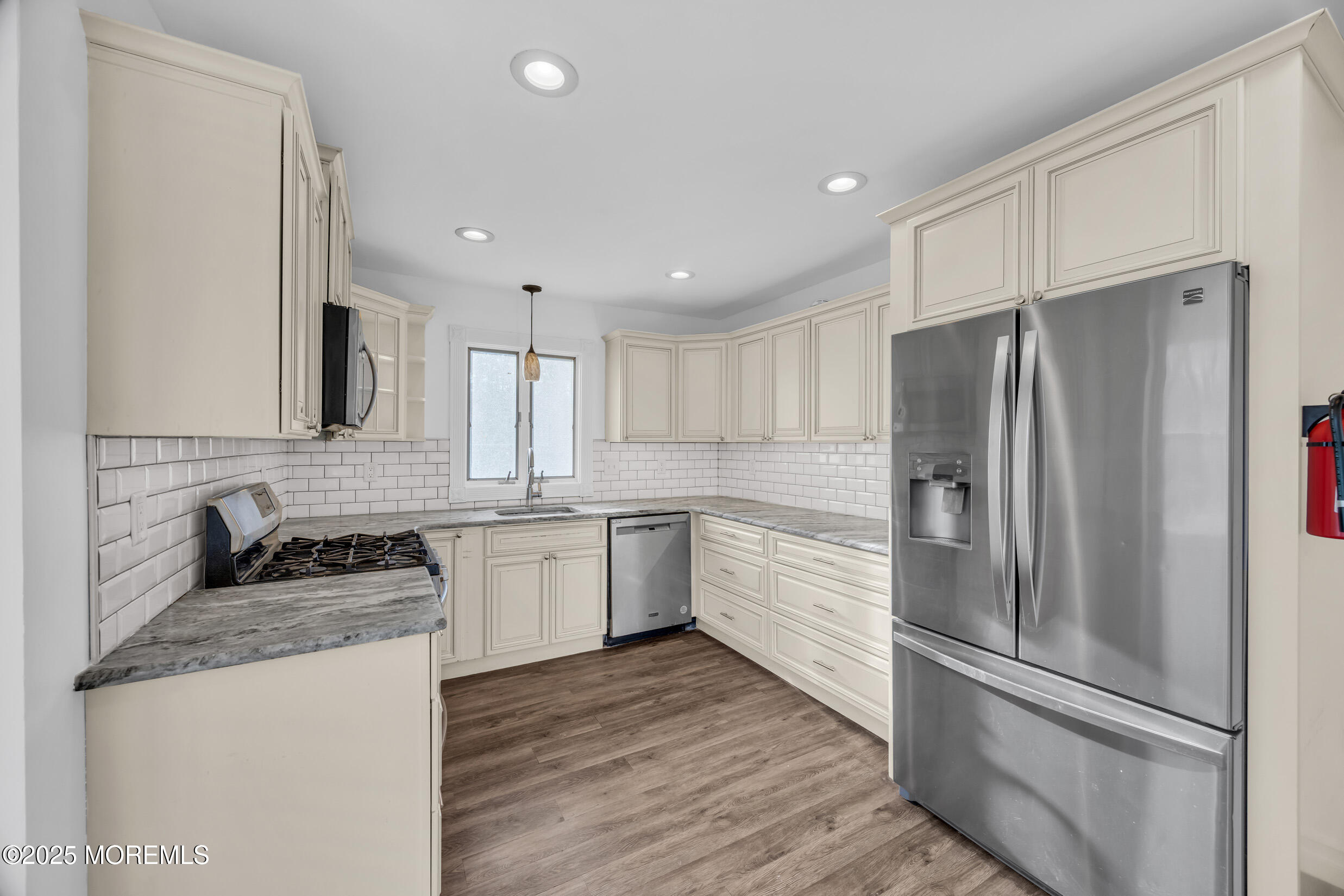 107 Old Bridge Drive Howell, NJ 07731 - Photo 10 of 26 5 (6)