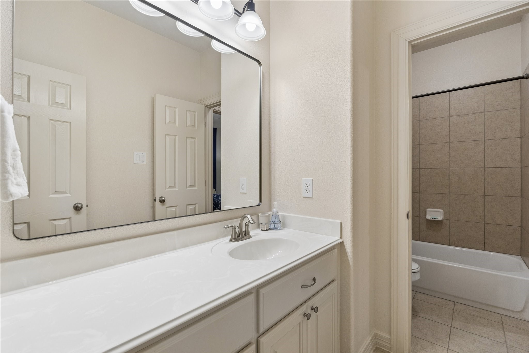 26014 Sebey Ridge Lane Katy, TX 77494 - Photo 27 of 39 A second full bath sits near the game room