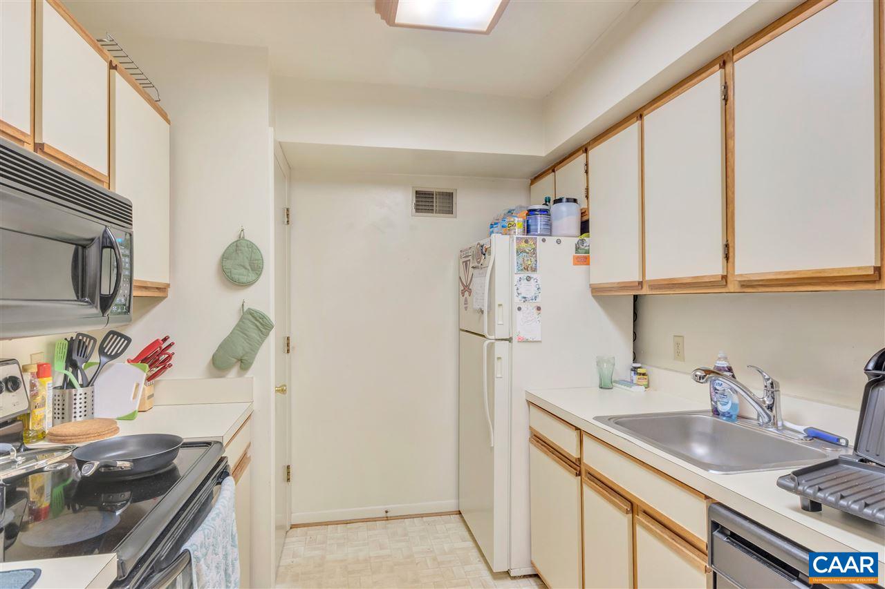 109 Turtle Creek Road, Unit 12 Charlottesville, VA 22901 - Photo 7 of 14 Gallery Image 7
