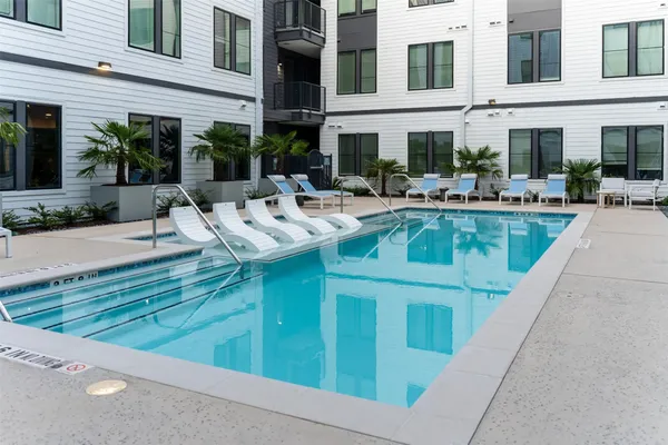 $1,354 | 1690 North Loop, Unit 387, Houston, TX 77009