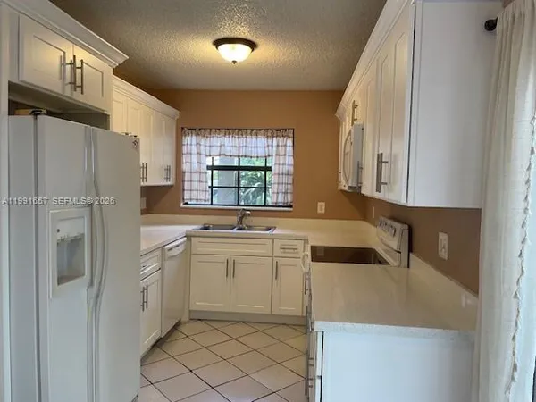 $3,000 | 14708 Southwest 108th Terrace, Unit 14708, Miami, FL 33196