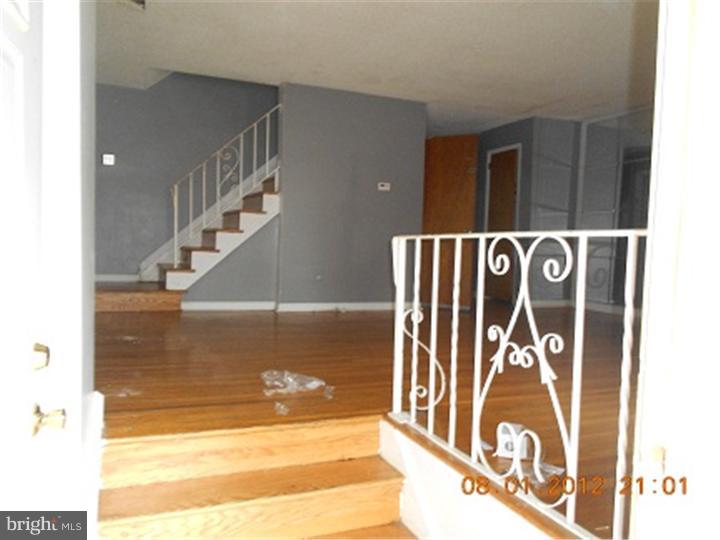 1637 Powell Road Brookhaven, PA 19015 - Photo 3 of 20 Living Room