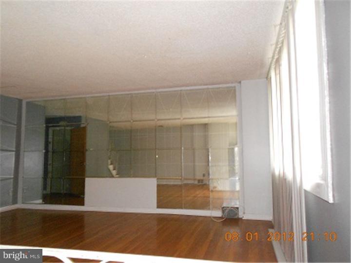 1637 Powell Road Brookhaven, PA 19015 - Photo 4 of 20 Living Room