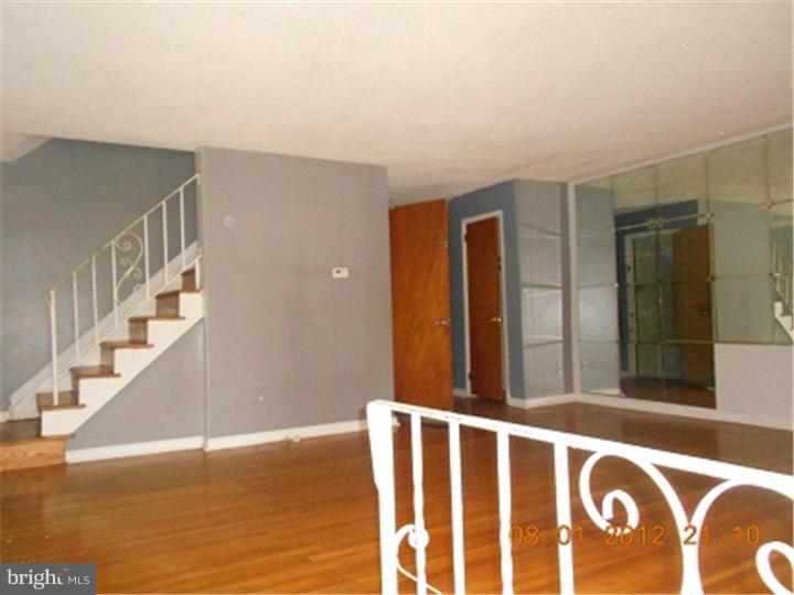 1637 Powell Road Brookhaven, PA 19015 - Photo 5 of 20 Living Room