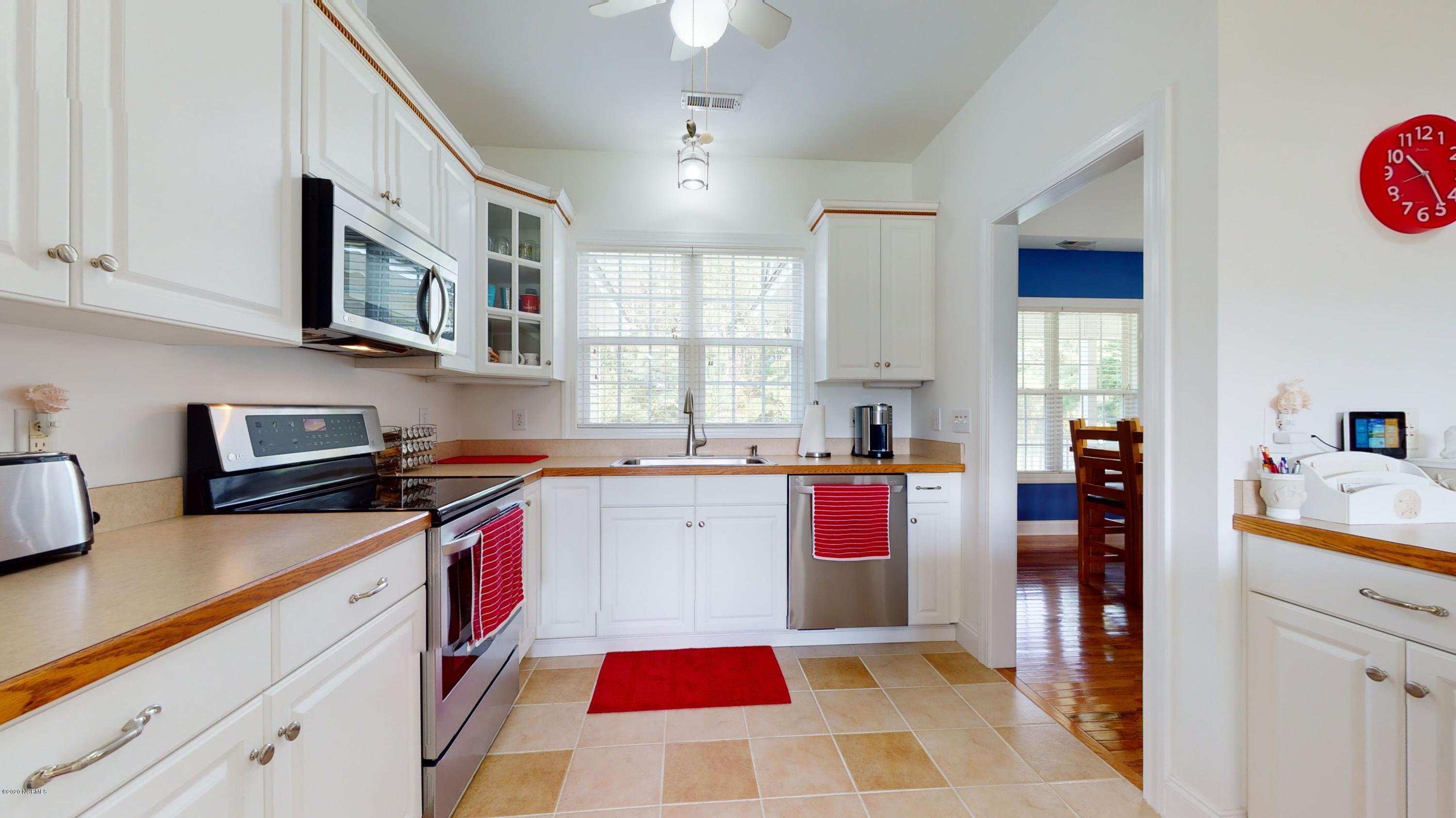 135 Heron Point Road Beaufort, NC 28516 - Photo 16 of 60 Kitchen