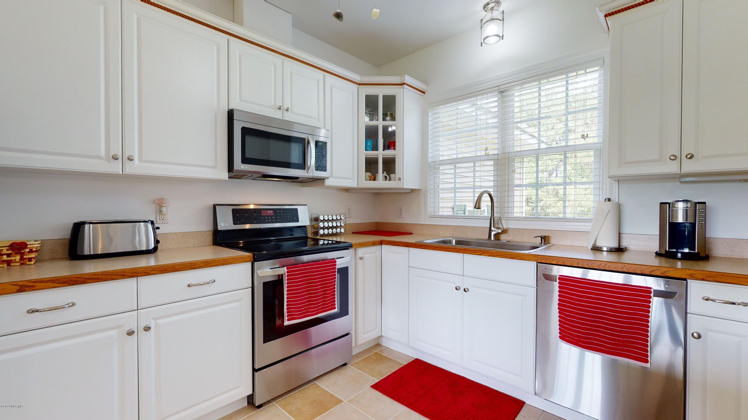 135 Heron Point Road Beaufort, NC 28516 - Photo 17 of 60 Kitchen
