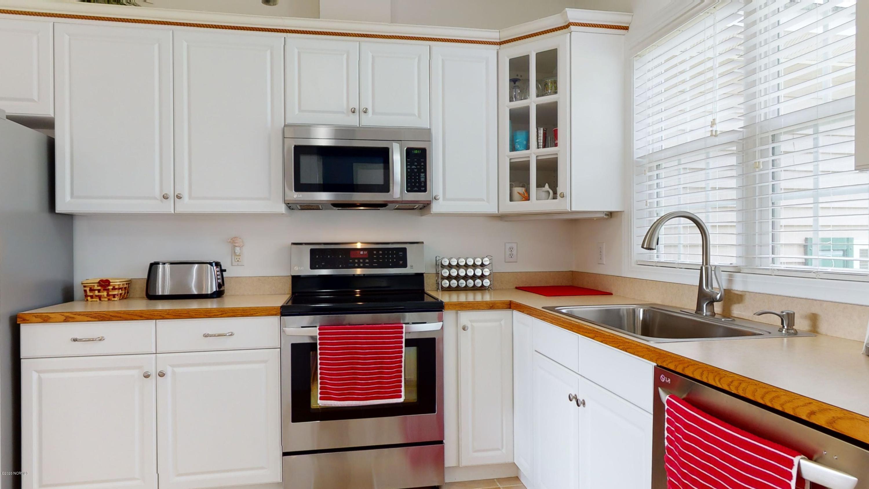 135 Heron Point Road Beaufort, NC 28516 - Photo 18 of 60 Kitchen