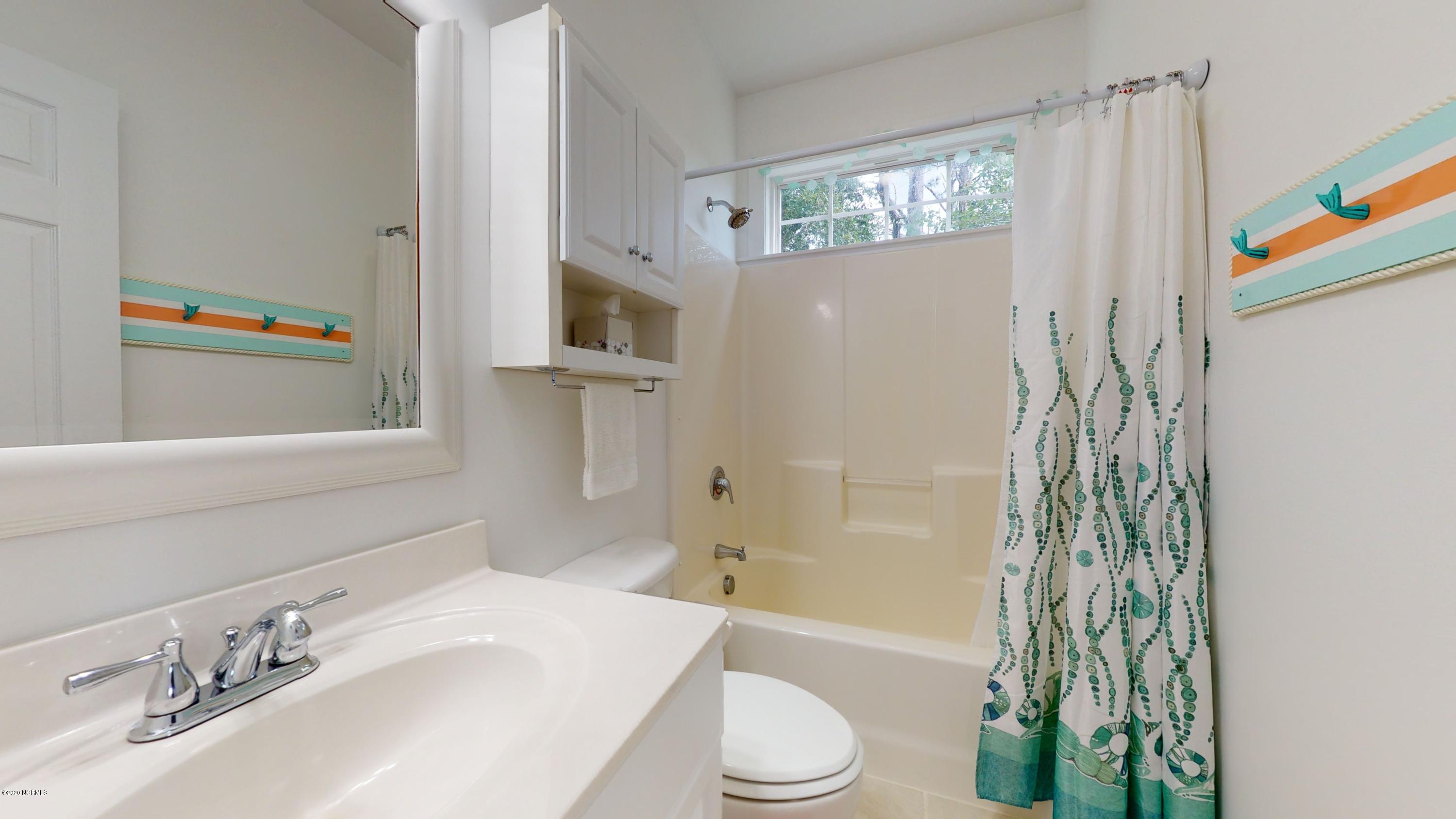 135 Heron Point Road Beaufort, NC 28516 - Photo 25 of 60 Main Hall Bath