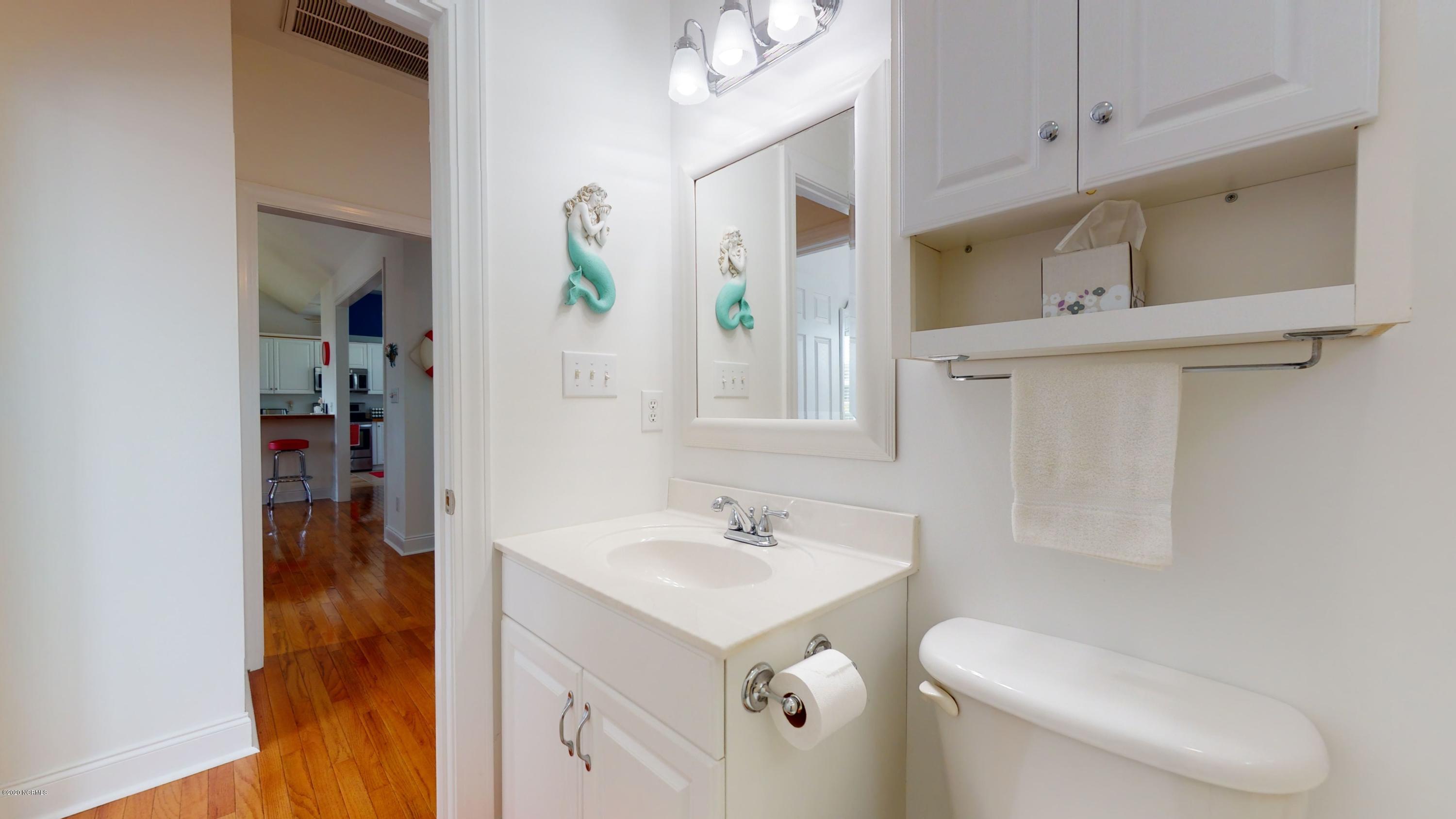 135 Heron Point Road Beaufort, NC 28516 - Photo 26 of 60 Main Hall Bath