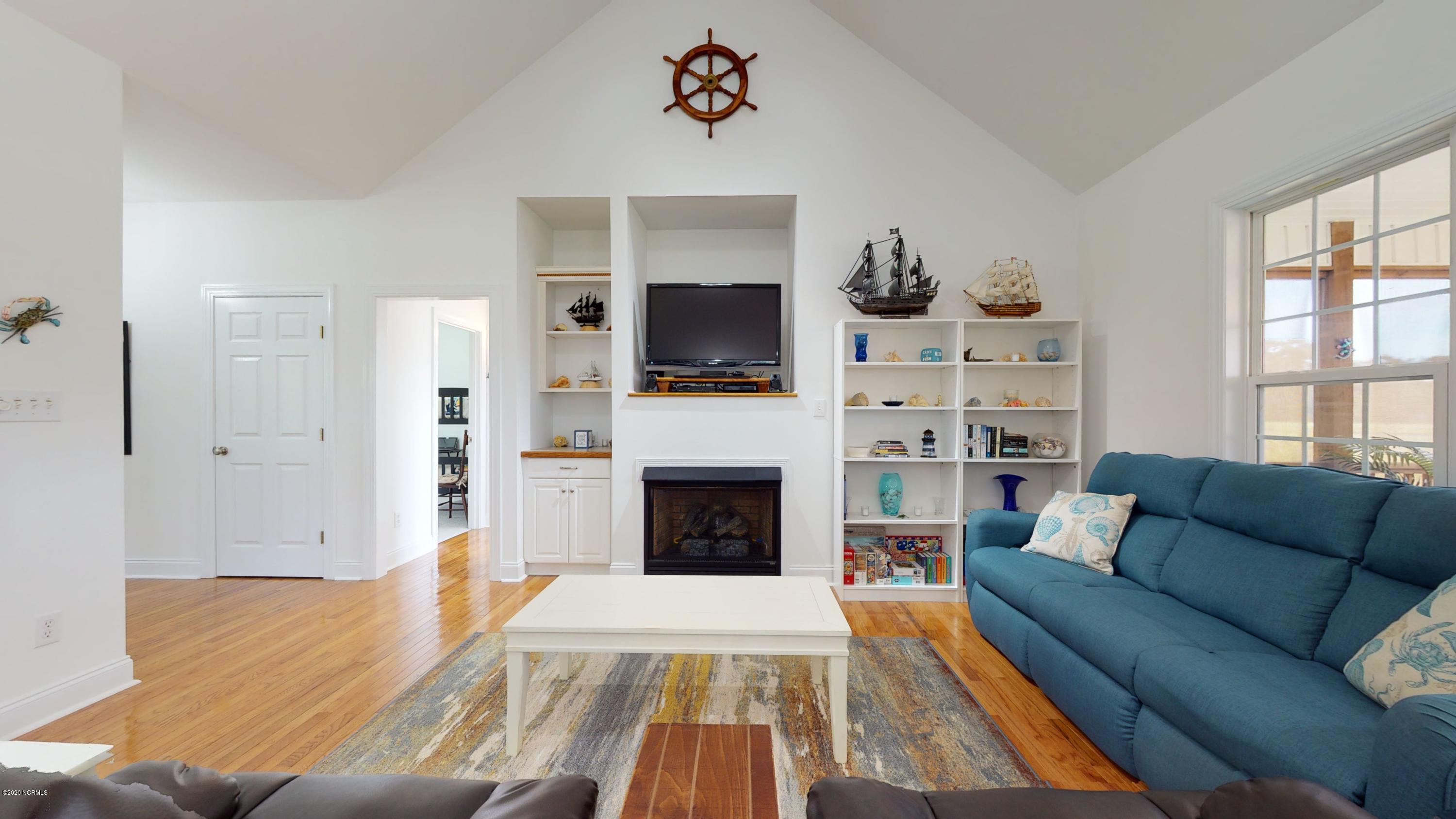 135 Heron Point Road Beaufort, NC 28516 - Photo 9 of 60 Living Room w/ Fireplace!