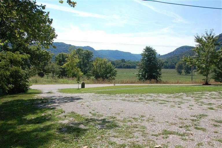 3675 McKee Road Irvine, KY 40336 - Photo 14 of 35 An abundance of parking!