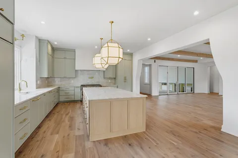 $2,999,992 | 105 Keyway Drive, Nashville, TN 37205