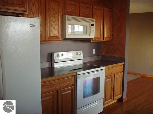 963 Napolean Way Traverse City, MI 49696 - Photo 12 of 24 1725678-11.JPG