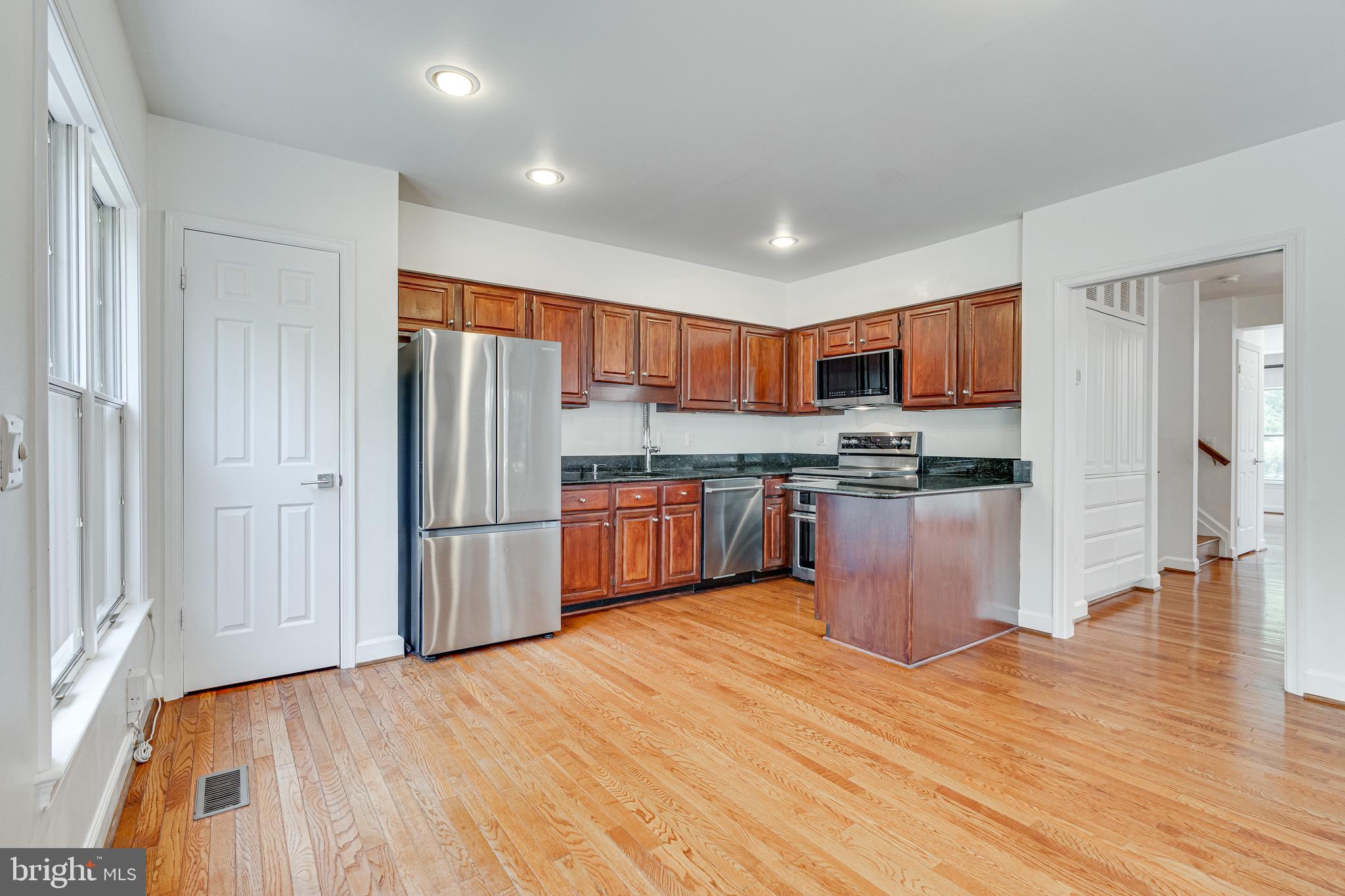 1498 Hampton Hill Circle McLean, VA 22101 - Photo 15 of 51