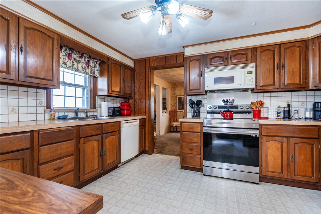 64 Riverfarm Road Cranston, RI 02910 - Photo 21 of 48