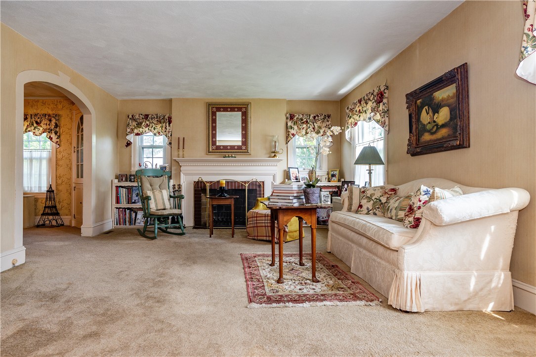 64 Riverfarm Road Cranston, RI 02910 - Photo 8 of 48