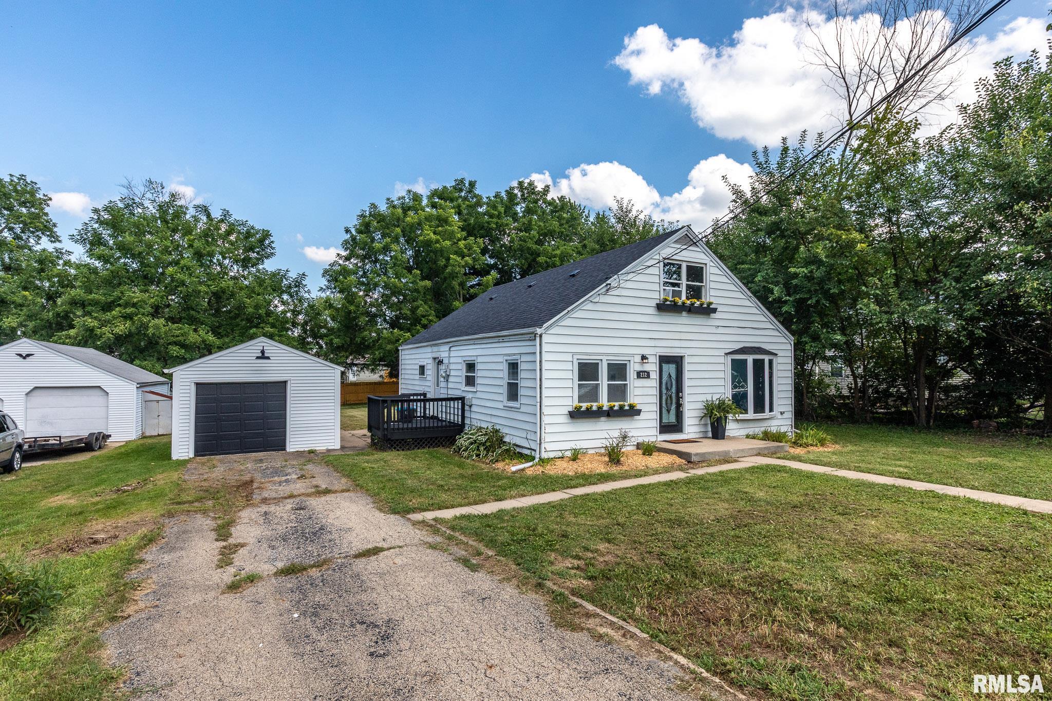 212 Albert Street Washington, IL 61571 - Photo 1 of 19