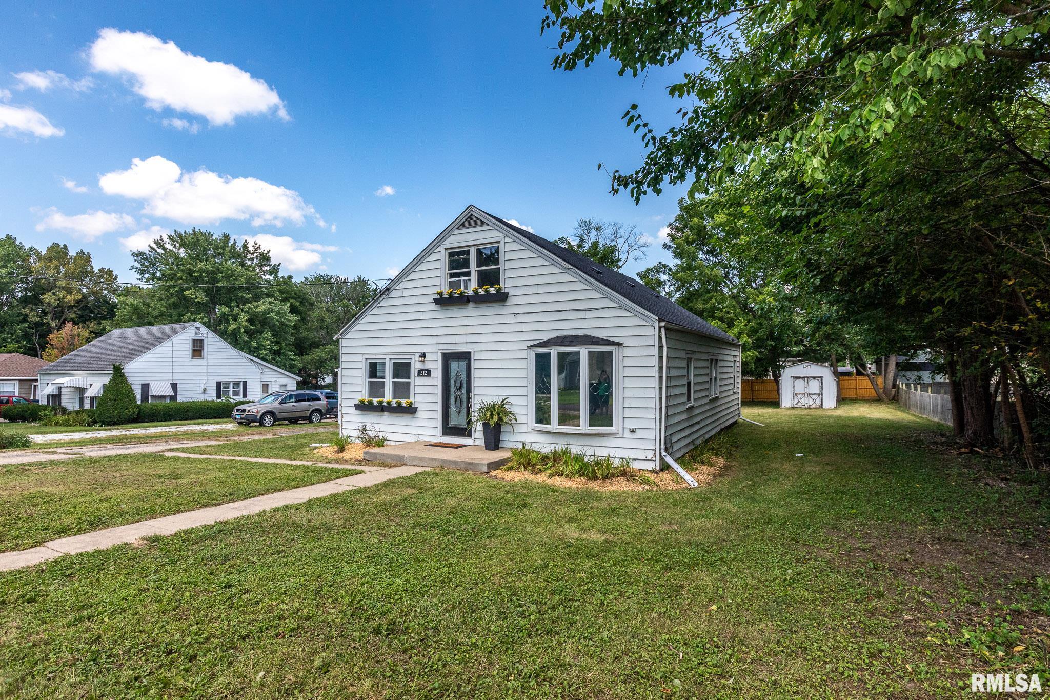 212 Albert Street Washington, IL 61571 - Photo 2 of 19