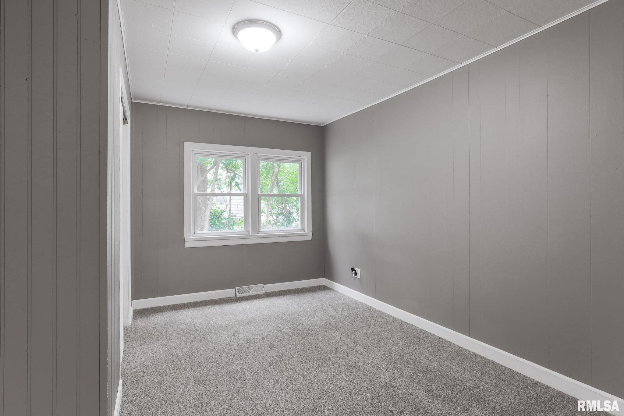 212 Albert Street Washington, IL 61571 - Photo 9 of 19