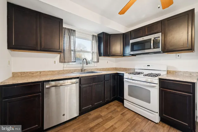 $2,400 | 610 Lee Avenue, Beverly, NJ 08010