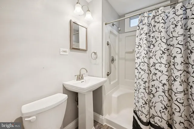 $2,400 | 610 Lee Avenue, Beverly, NJ 08010